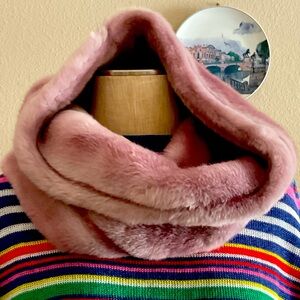 NWOT never warned Neiman Marcus Blush Faux Fur Scarf. One Size.